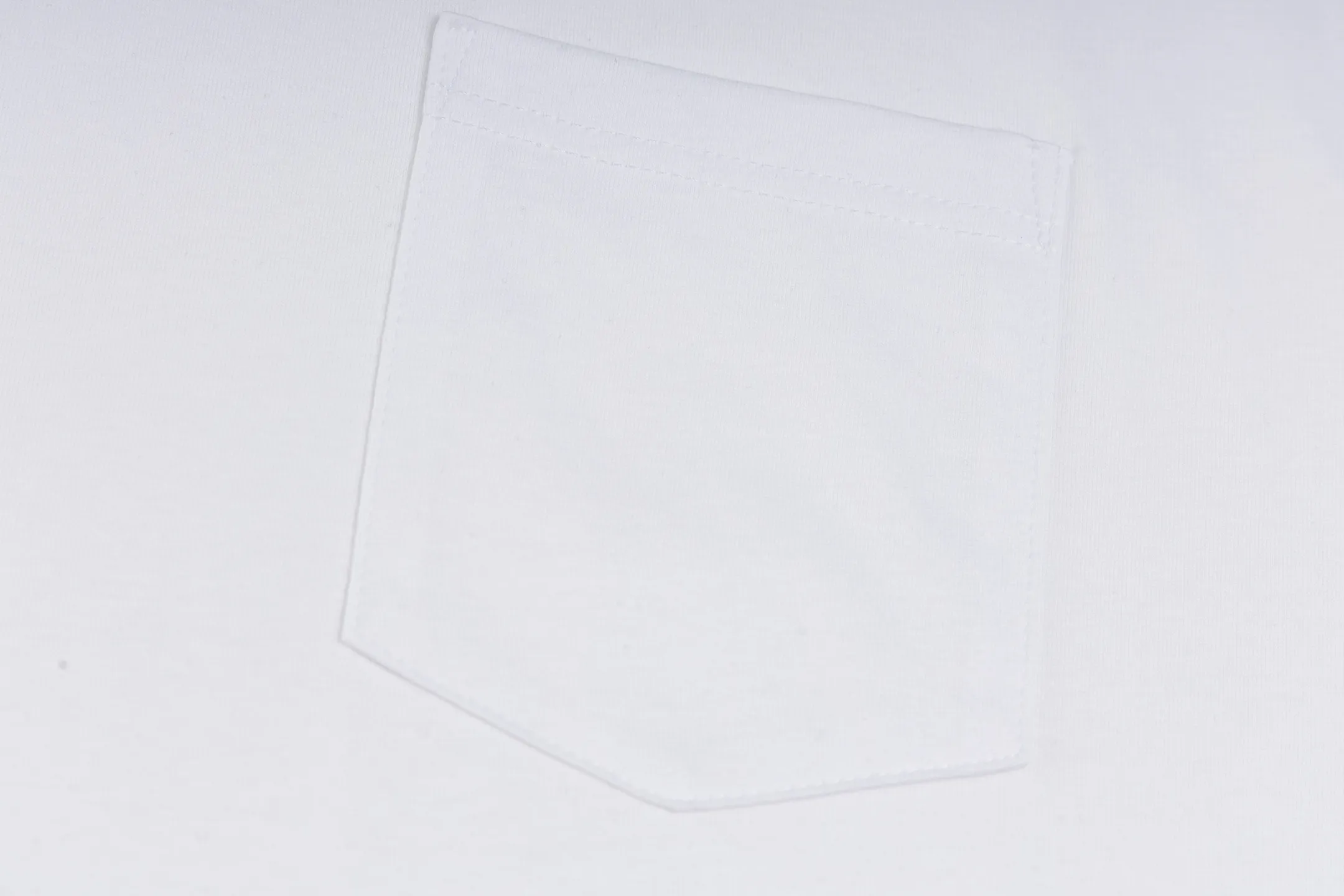 🅿️320 [Exclusive supply] CH Crow Heart Neck Sanskrit Long Sleeve (White) The fabric is lightly brushed cotton 180g fabric. The upper body is super skin-friendly and soft. The original main label wash mark, silver thread anti-counterfeiting laser, purchased the original version to develop 1:1 restoration, glue printing is consistent with the original version. They are all black and cyan (green light), not the ordinary black fake version in the market. The collar thread is also dyed in the same vat. Size:S/M/L